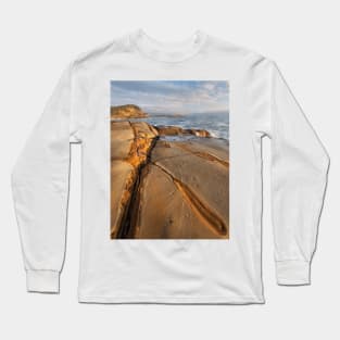 Lines in the rocks at Winney Bay on the NSW Central Coast Long Sleeve T-Shirt